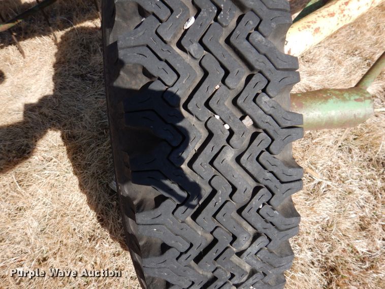 image for item JK9494 John Deere 640  hay rake