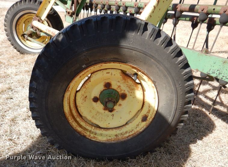 image for item JK9494 John Deere 640  hay rake