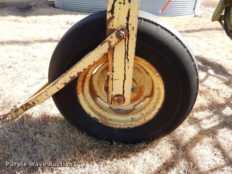 image for item JK9494 John Deere 640  hay rake