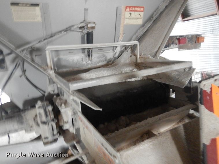 image for item LJ9846 2009 John Deere 4930  applicator