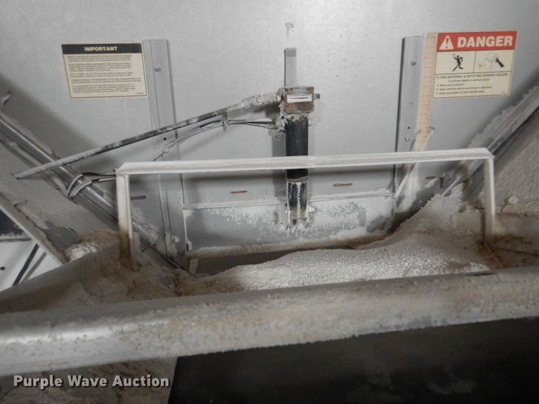 image for item LJ9846 2009 John Deere 4930  applicator