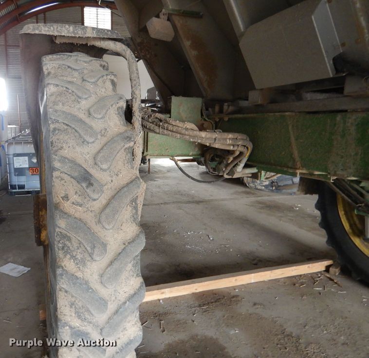 image for item LJ9846 2009 John Deere 4930  applicator