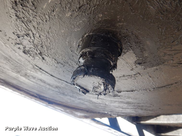 image for item DH8211 2005 Transcraft D-Eagle W2  drop deck trailer