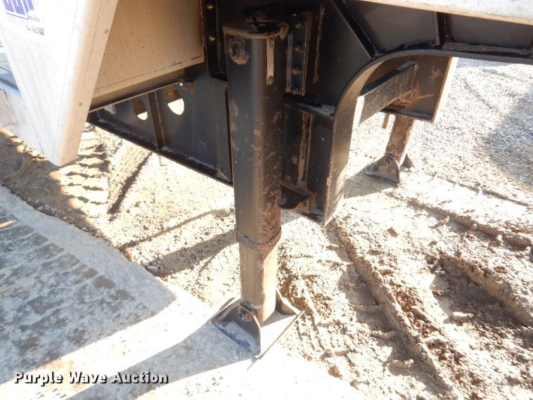 image for item DH8211 2005 Transcraft D-Eagle W2  drop deck trailer