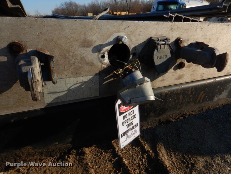 image for item DH8211 2005 Transcraft D-Eagle W2  drop deck trailer