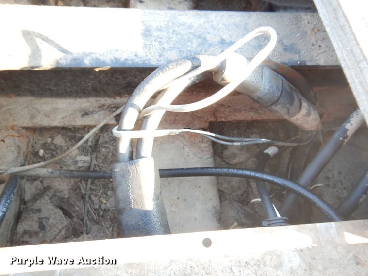 image for item DH8211 2005 Transcraft D-Eagle W2  drop deck trailer