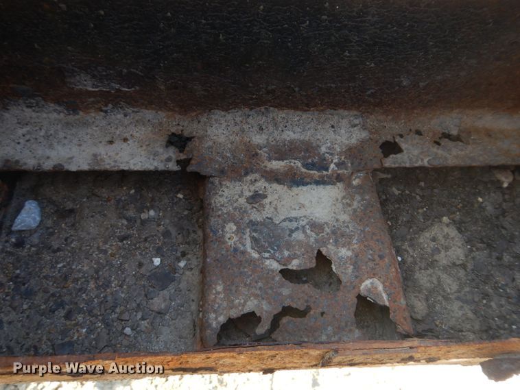 image for item DH8211 2005 Transcraft D-Eagle W2  drop deck trailer