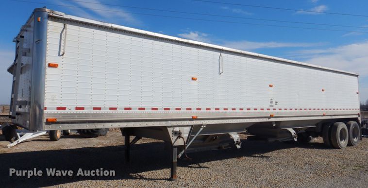 image for item DH8217 2000 Wilson DWH-400 Pace Setter  grain trailer