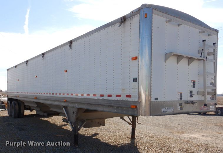 image for item DH8217 2000 Wilson DWH-400 Pace Setter  grain trailer