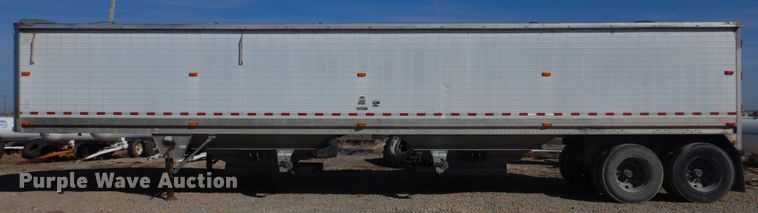 image for item DH8217 2000 Wilson DWH-400 Pace Setter  grain trailer