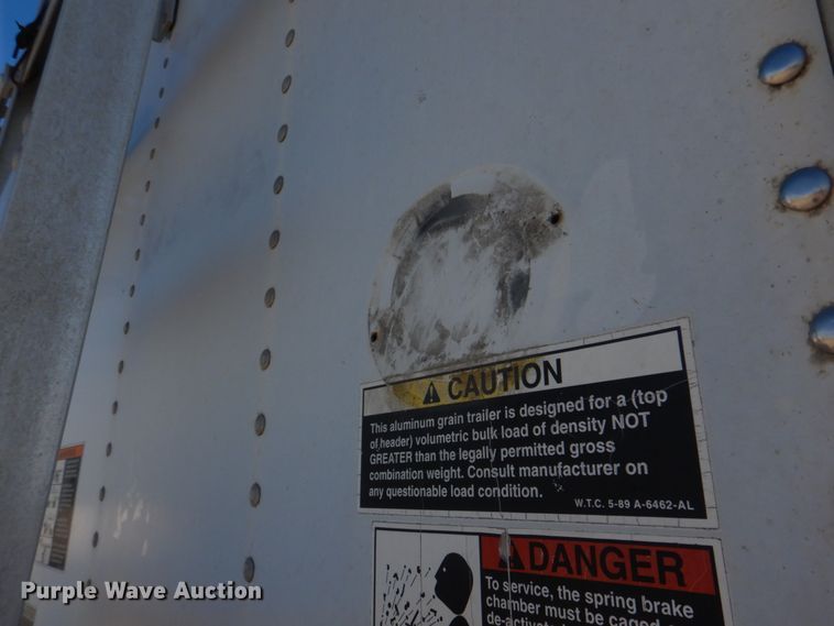 image for item DH8217 2000 Wilson DWH-400 Pace Setter  grain trailer