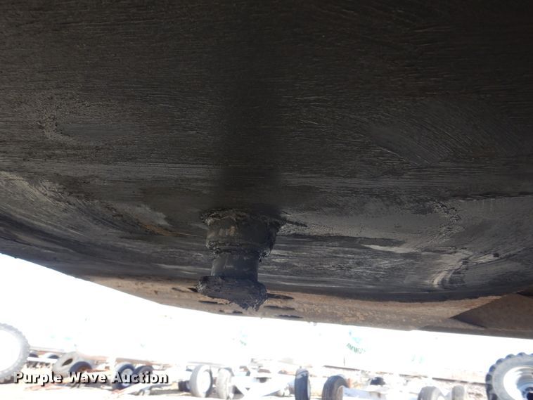 image for item DH8217 2000 Wilson DWH-400 Pace Setter  grain trailer