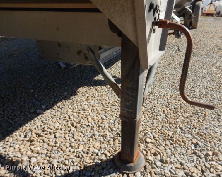 image for item DH8217 2000 Wilson DWH-400 Pace Setter  grain trailer