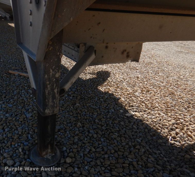 image for item DH8217 2000 Wilson DWH-400 Pace Setter  grain trailer