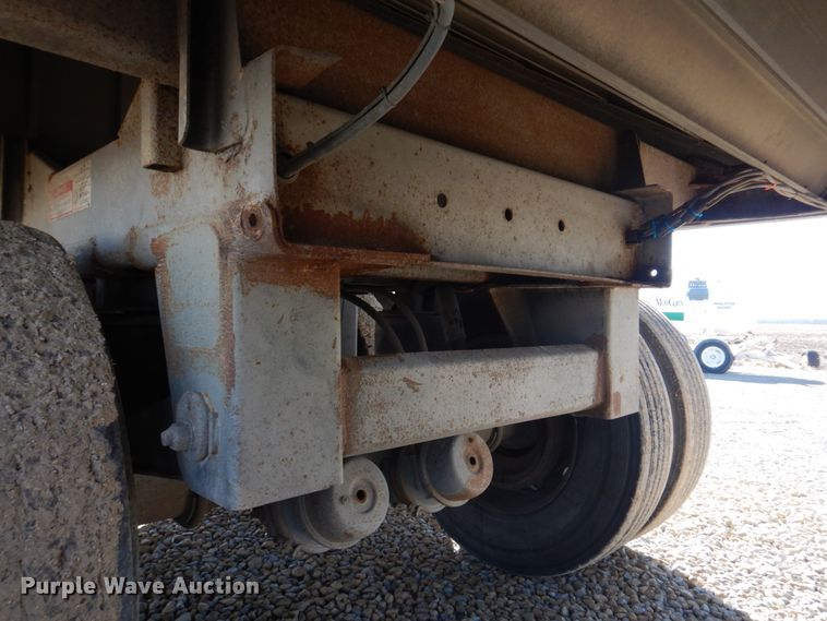 image for item DH8217 2000 Wilson DWH-400 Pace Setter  grain trailer