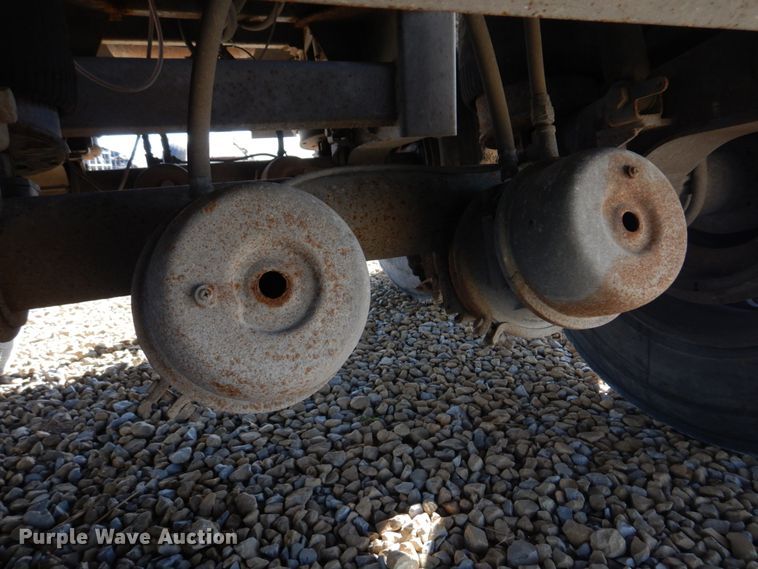 image for item DH8217 2000 Wilson DWH-400 Pace Setter  grain trailer