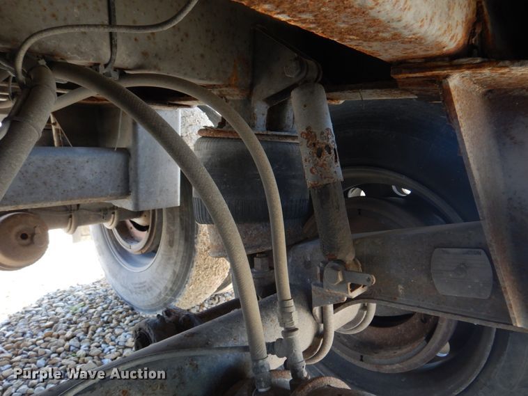 image for item DH8217 2000 Wilson DWH-400 Pace Setter  grain trailer