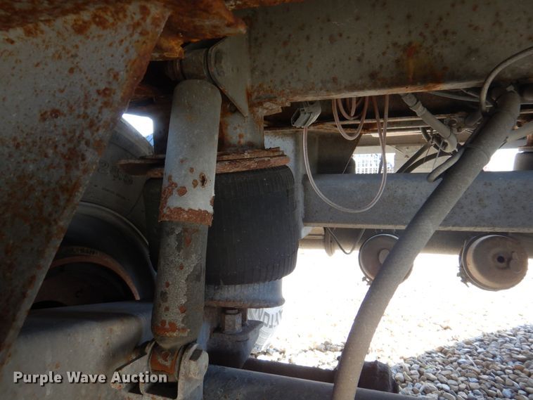 image for item DH8217 2000 Wilson DWH-400 Pace Setter  grain trailer