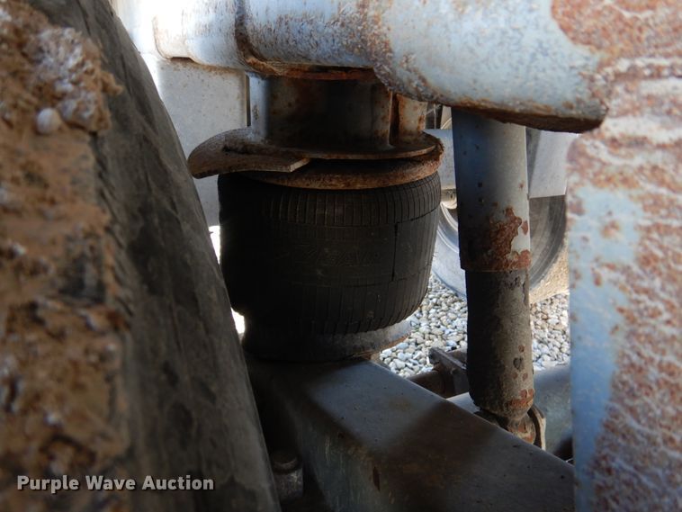 image for item DH8217 2000 Wilson DWH-400 Pace Setter  grain trailer