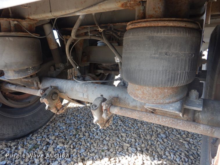 image for item DH8217 2000 Wilson DWH-400 Pace Setter  grain trailer