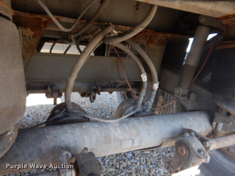 image for item DH8217 2000 Wilson DWH-400 Pace Setter  grain trailer