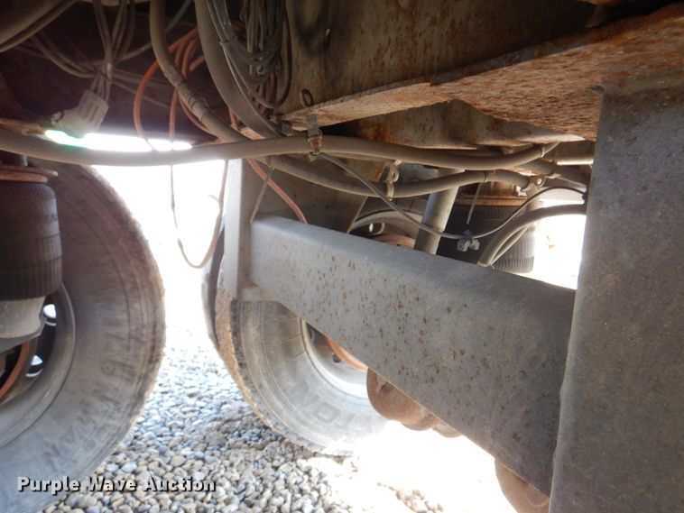 image for item DH8217 2000 Wilson DWH-400 Pace Setter  grain trailer