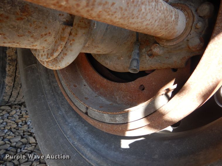 image for item DH8217 2000 Wilson DWH-400 Pace Setter  grain trailer