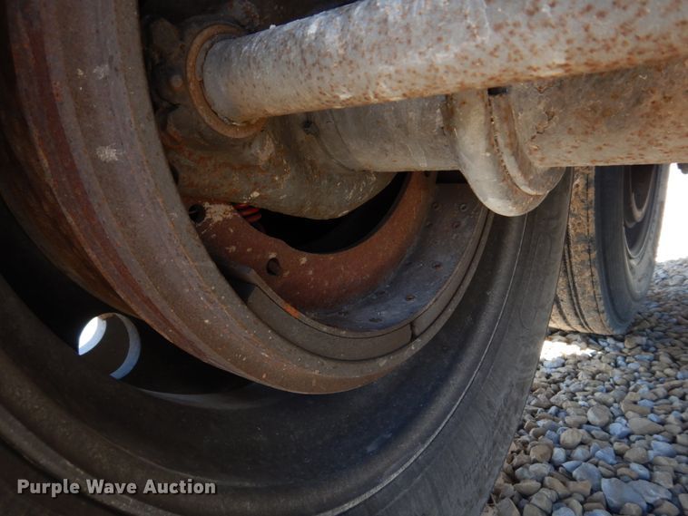 image for item DH8217 2000 Wilson DWH-400 Pace Setter  grain trailer