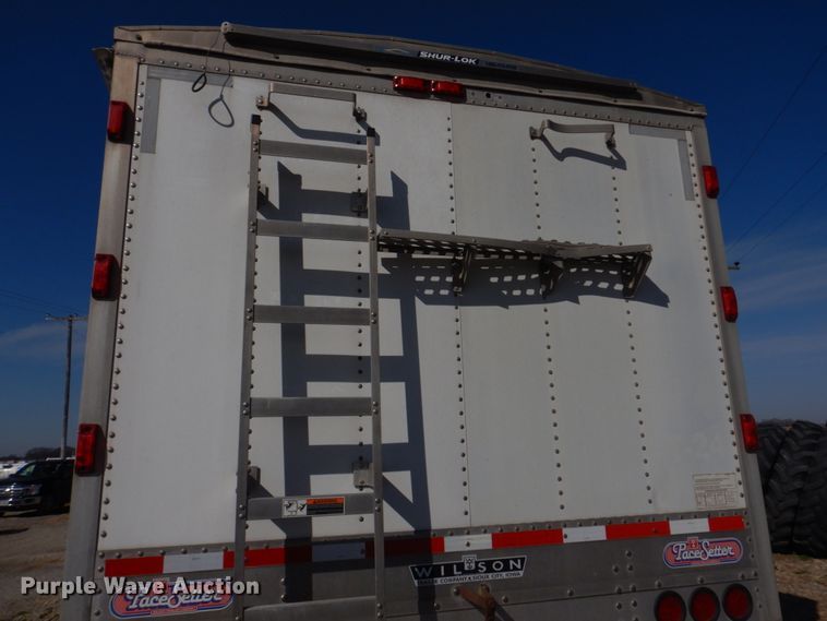 image for item DH8217 2000 Wilson DWH-400 Pace Setter  grain trailer