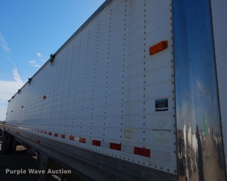image for item DH8217 2000 Wilson DWH-400 Pace Setter  grain trailer