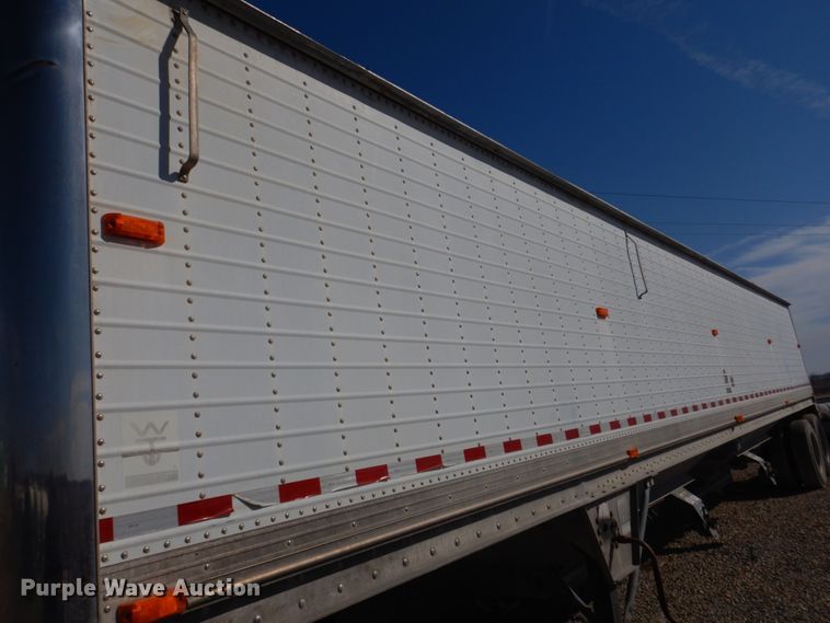 image for item DH8217 2000 Wilson DWH-400 Pace Setter  grain trailer