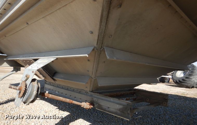 image for item DH8217 2000 Wilson DWH-400 Pace Setter  grain trailer