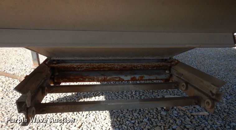 image for item DH8217 2000 Wilson DWH-400 Pace Setter  grain trailer