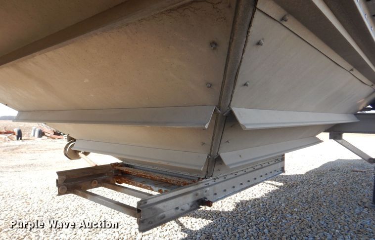 image for item DH8217 2000 Wilson DWH-400 Pace Setter  grain trailer