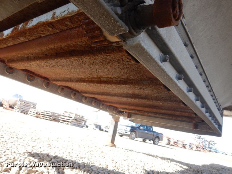 image for item DH8217 2000 Wilson DWH-400 Pace Setter  grain trailer