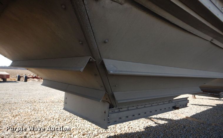 image for item DH8217 2000 Wilson DWH-400 Pace Setter  grain trailer