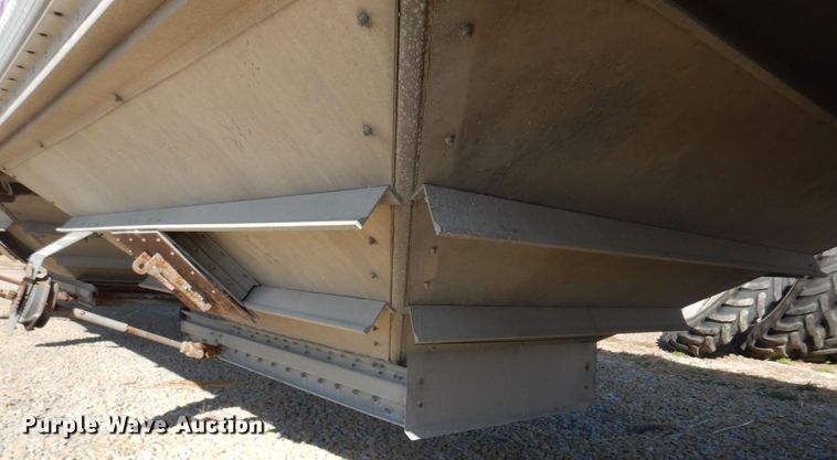 image for item DH8217 2000 Wilson DWH-400 Pace Setter  grain trailer