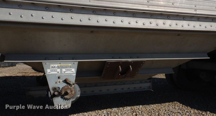 image for item DH8217 2000 Wilson DWH-400 Pace Setter  grain trailer