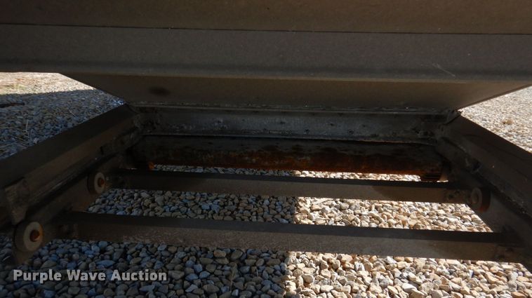 image for item DH8217 2000 Wilson DWH-400 Pace Setter  grain trailer