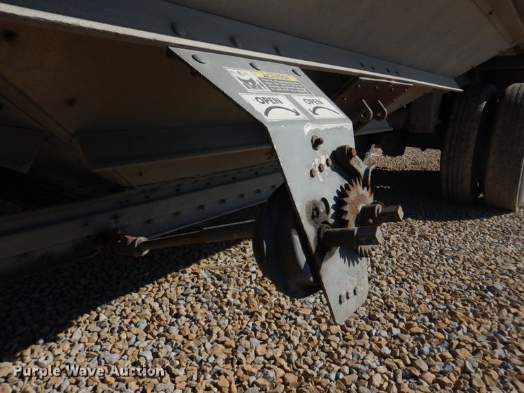 image for item DH8217 2000 Wilson DWH-400 Pace Setter  grain trailer