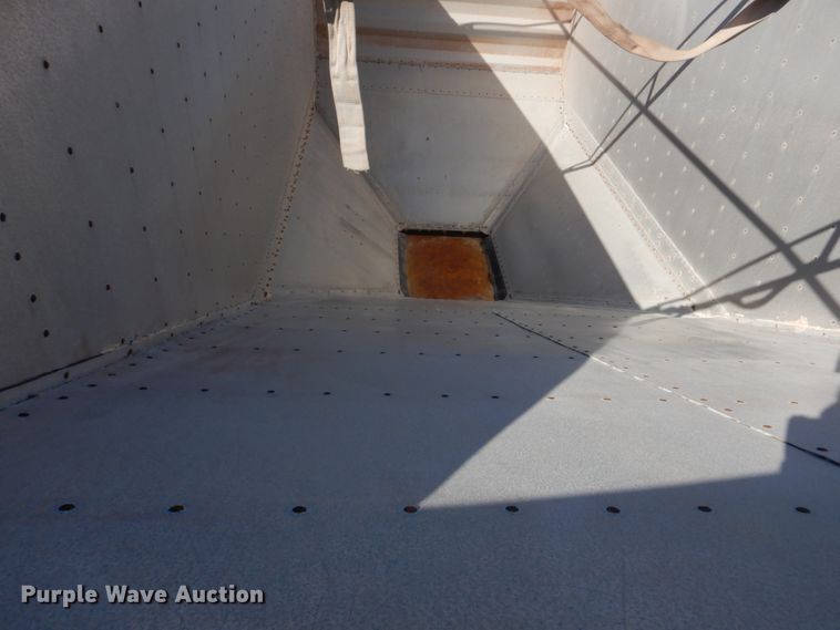 image for item DH8217 2000 Wilson DWH-400 Pace Setter  grain trailer