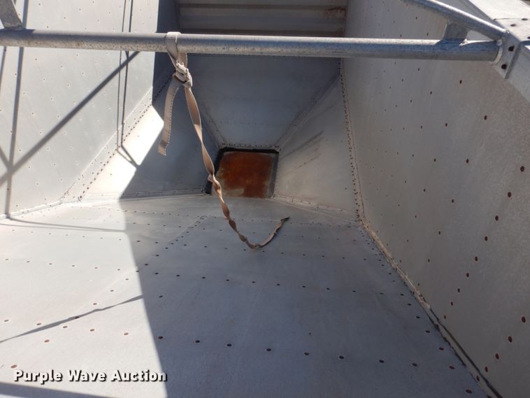 image for item DH8217 2000 Wilson DWH-400 Pace Setter  grain trailer