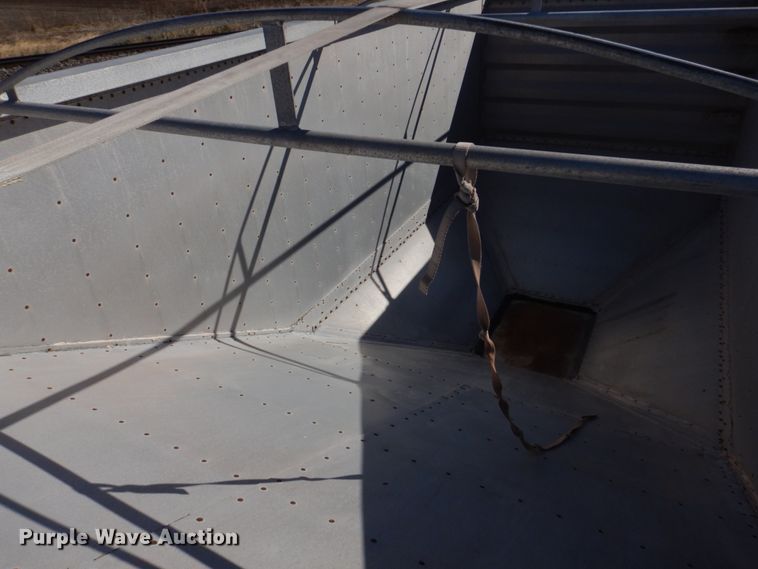 image for item DH8217 2000 Wilson DWH-400 Pace Setter  grain trailer