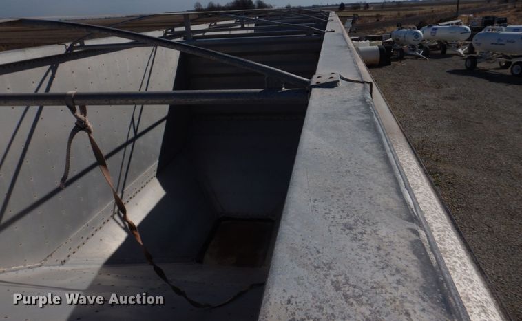 image for item DH8217 2000 Wilson DWH-400 Pace Setter  grain trailer