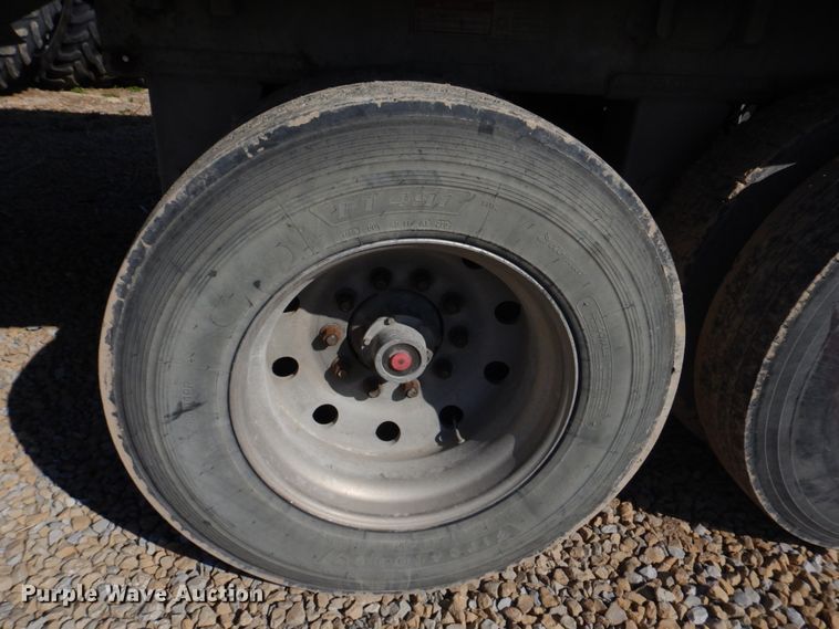 image for item DH8217 2000 Wilson DWH-400 Pace Setter  grain trailer