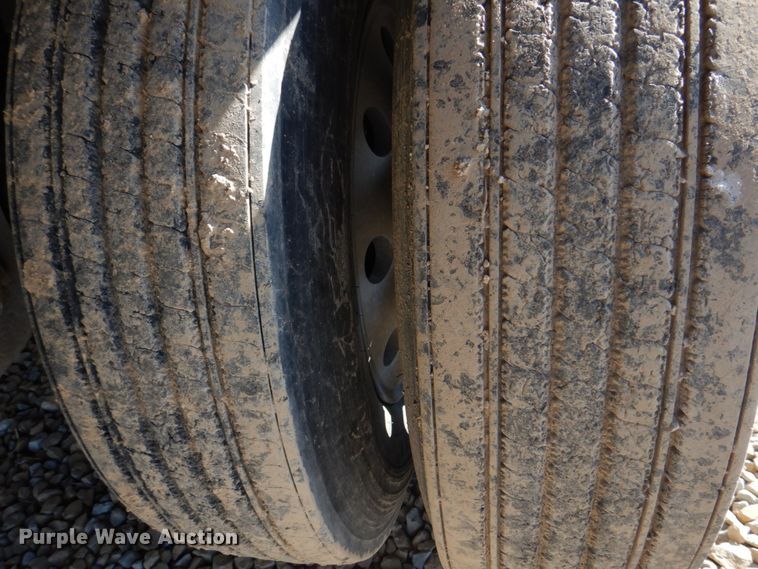 image for item DH8217 2000 Wilson DWH-400 Pace Setter  grain trailer