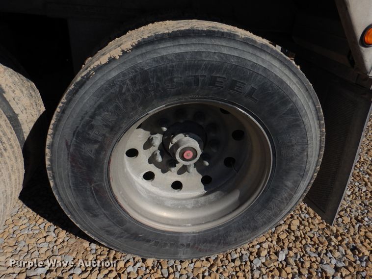 image for item DH8217 2000 Wilson DWH-400 Pace Setter  grain trailer