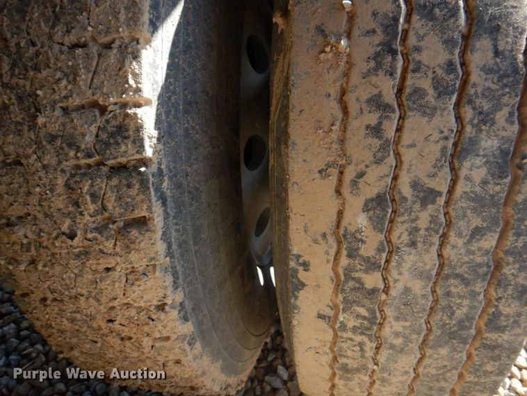 image for item DH8217 2000 Wilson DWH-400 Pace Setter  grain trailer