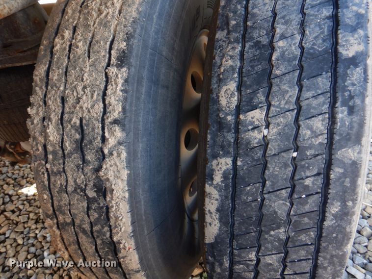 image for item DH8217 2000 Wilson DWH-400 Pace Setter  grain trailer