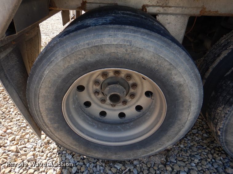 image for item DH8217 2000 Wilson DWH-400 Pace Setter  grain trailer